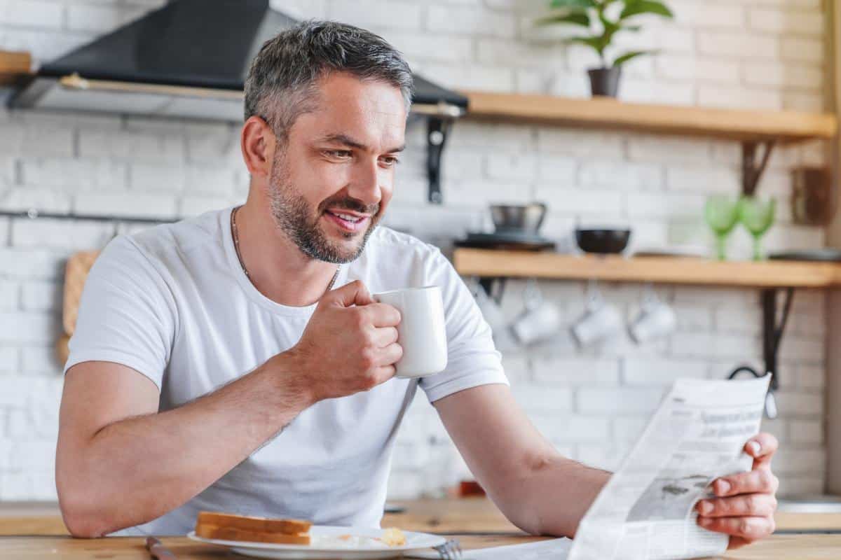 Obiceiul bunicilor care ne protejează creierul. Este ideal de pus în practică dimineaţa