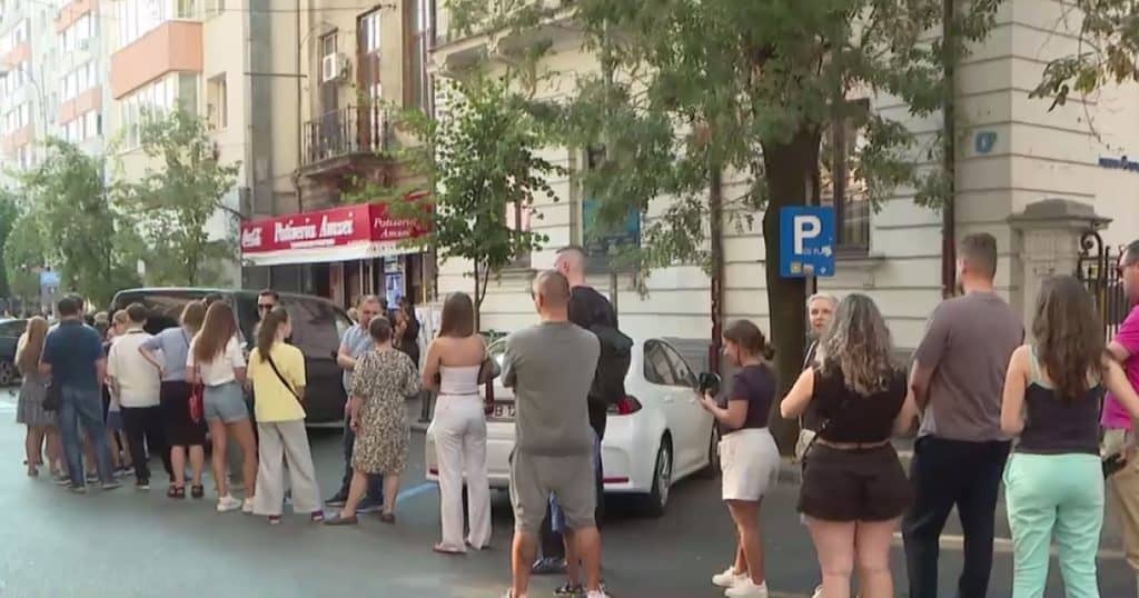 Unt vs. margarină. Cel mai nou „război” de pe rețelele sociale are un efect neașteptat: coadă de sute de metri la merdenele