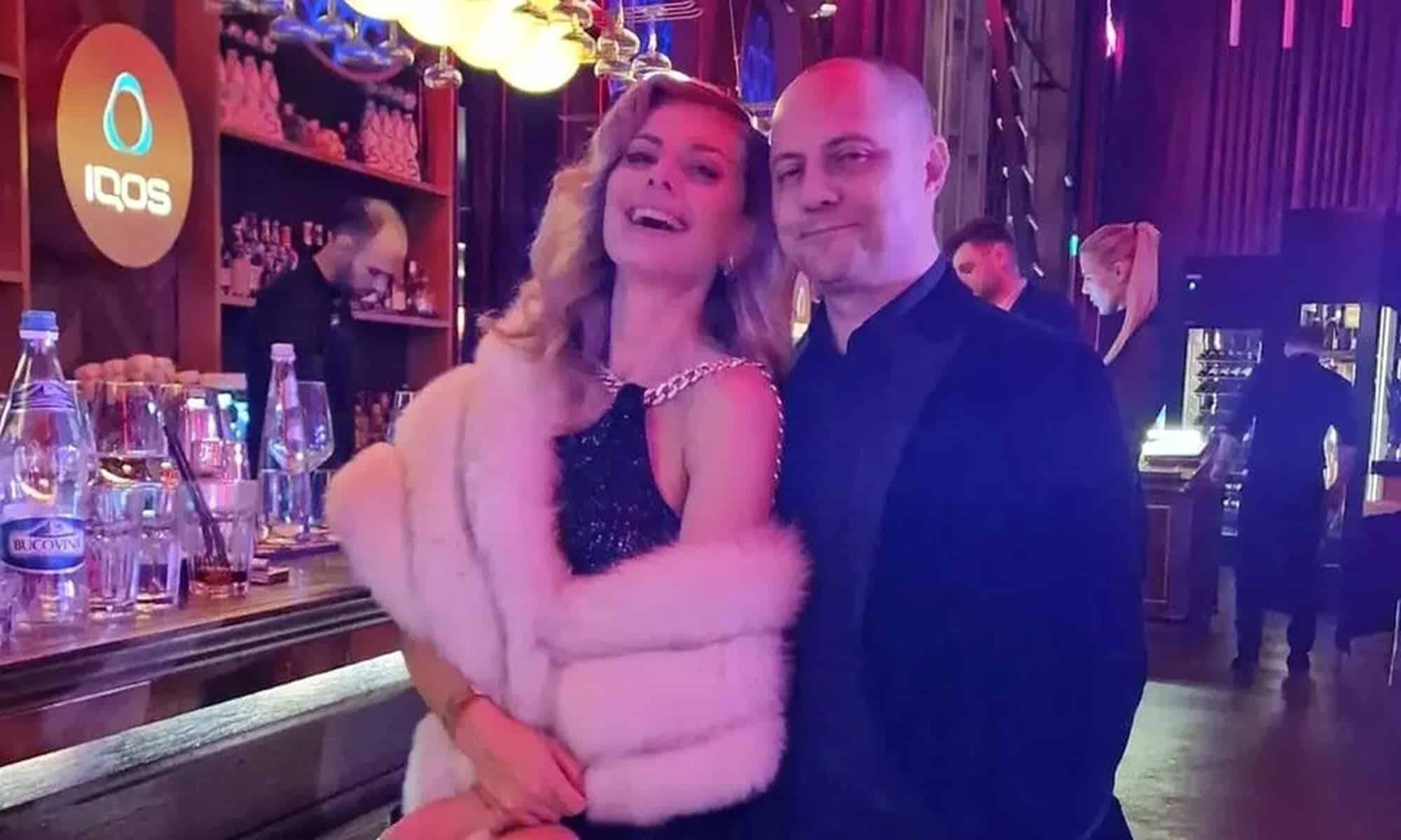 Ea este femeia care i-a cucerit inima lui Dan Badea. Comediantul, mesaj pentru soția sa după 9 ani de căsnicie Ea este femeia care i-a cucerit inima lui Dan Badea. Comediantul, mesaj pentru soția sa după 9 ani de căsnicie