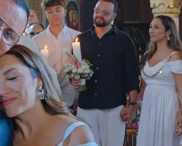 Andra și Măruță și-au reînnoit jurămintele la biserică, la 18 ani de căsnicie! Au chefuit până în zori cu Holograf, 3 Sud Est și Leo de la Roșiori Andra și Măruță și-au reînnoit jurămintele la biserică, la 18 ani de căsnicie! Au chefuit până în zori cu Holograf, 3 Sud Est și Leo de la Roșiori