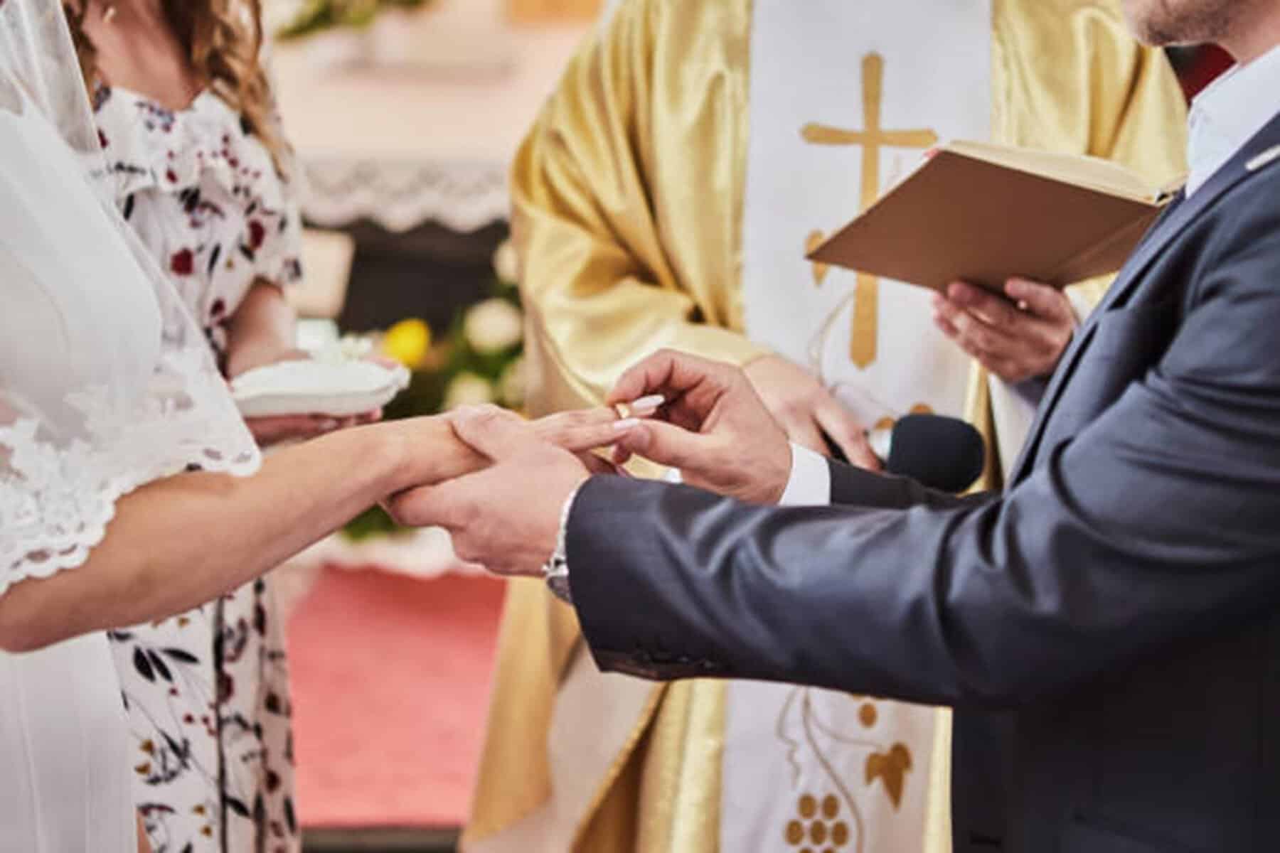 De ce a decis un român invitat la nunta vărului să scoată bani din plicul pentru dar: „Ei m-au chemat, eu sunt oaspetele”