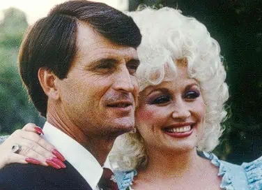 Dolly Parton a avut o căsnicie de 59 de ani. Experții spun care a fost secretul relației cu soțul său