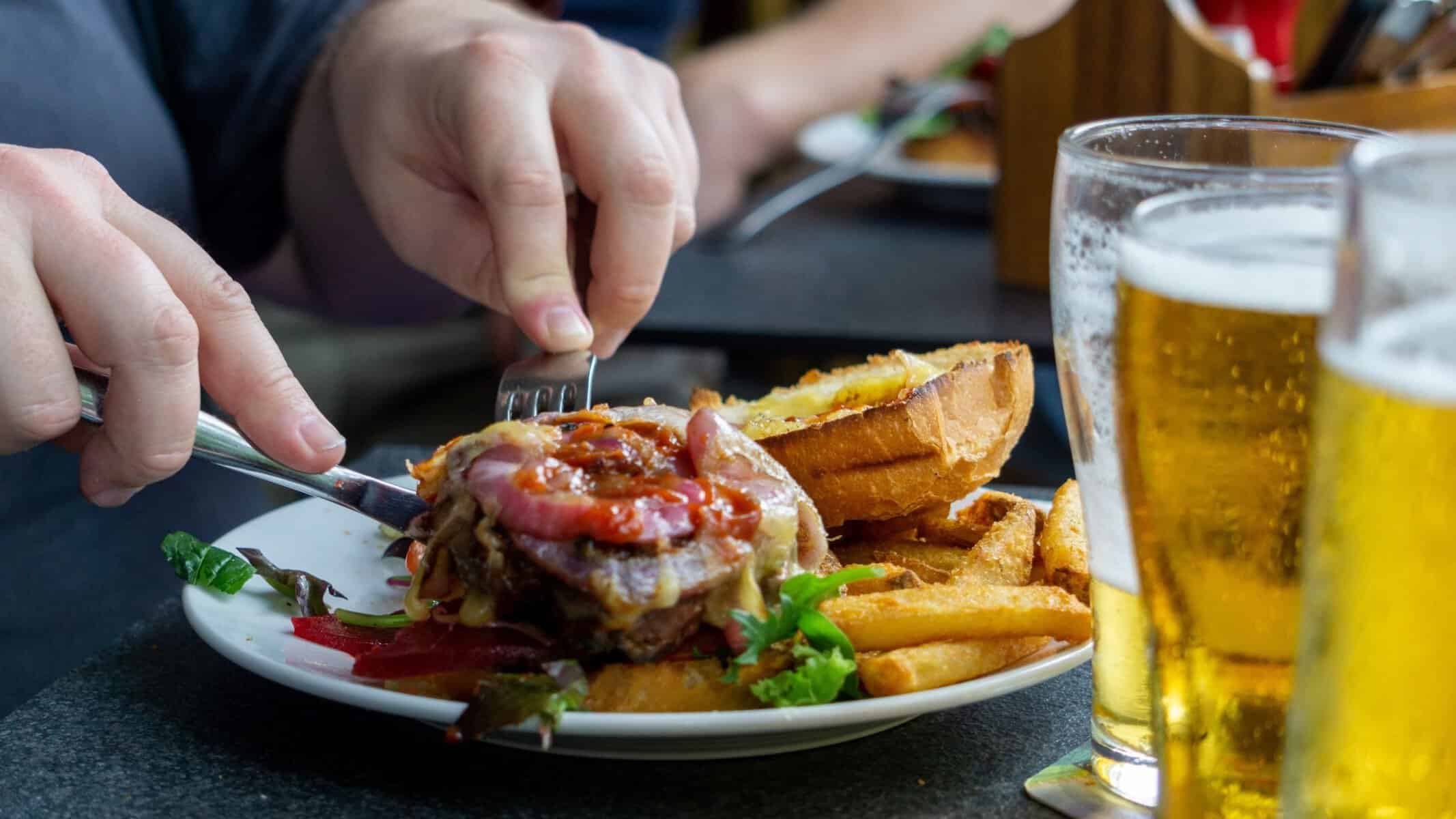 Alimentul comun care crește riscul de AVC: „Este recomandat să limitați cât mai mult posibil consumul”