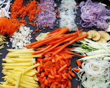 4 legume care sunt mai sănătoase gătite decât crude. Ce spun nutriționiștii