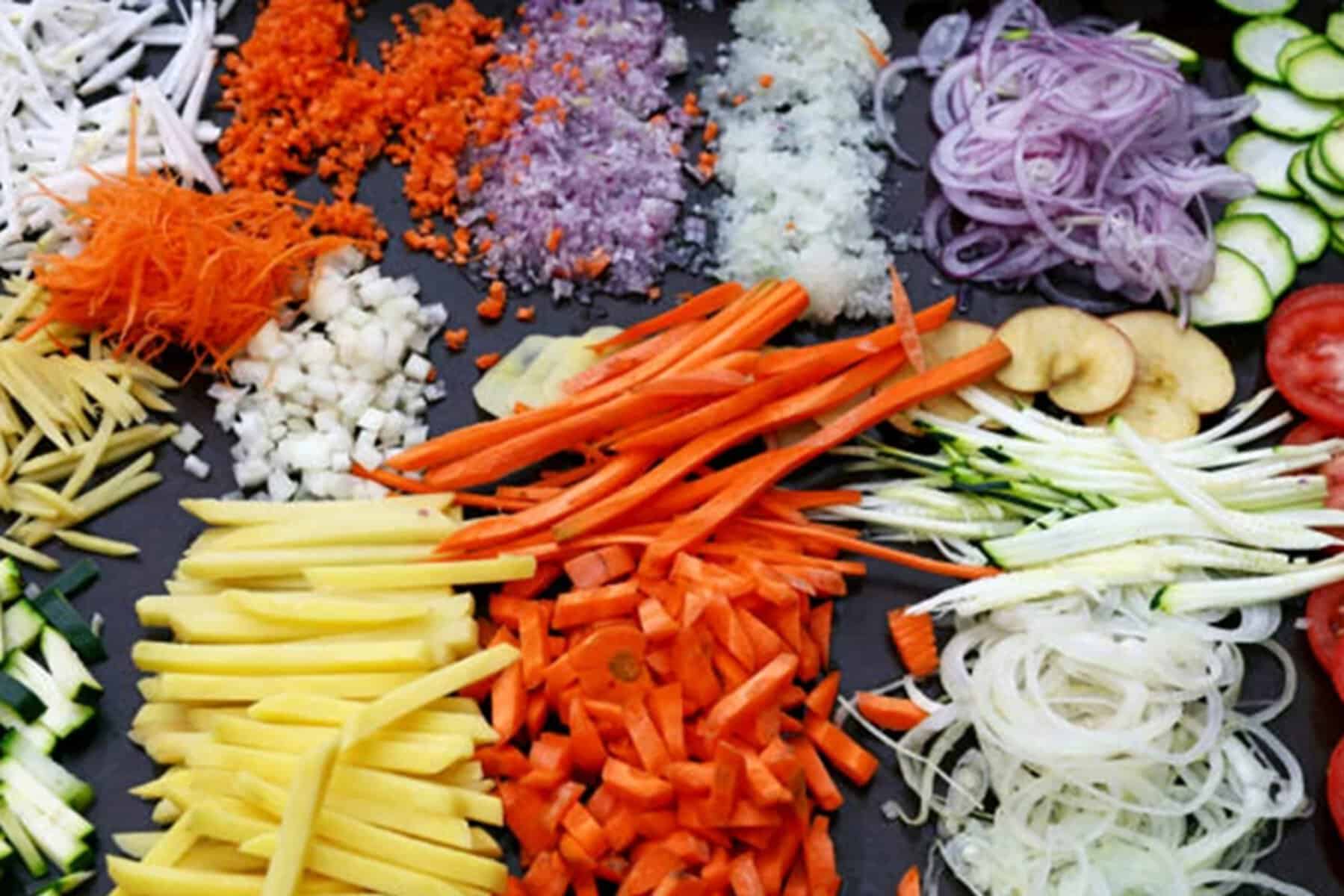 4 legume care sunt mai sănătoase gătite decât crude. Ce spun nutriționiștii 4 legume care sunt mai sănătoase gătite decât crude. Ce spun nutriționiștii