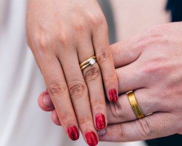 Experimentul unui român divorțat. Ce s-a întâmplat când a ieșit în oraș purtând din nou verigheta: „E flirt fără presiune, e atracție?” Experimentul unui român divorțat. Ce s-a întâmplat când a ieșit în oraș purtând din nou verigheta: „E flirt fără presiune, e atracție?”
