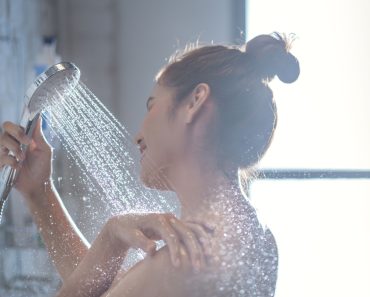 8 lucruri pe care ar trebui să nu le mai ții în baie, potrivit experților