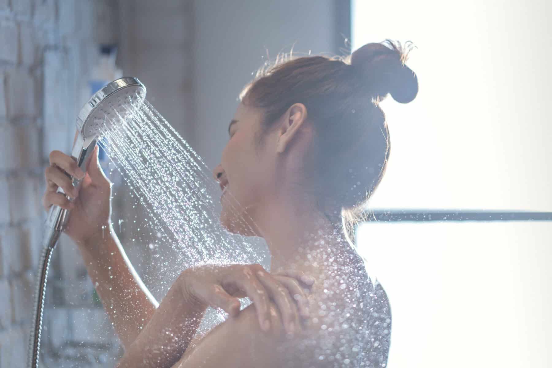 8 lucruri pe care ar trebui să nu le mai ții în baie, potrivit experților 8 lucruri pe care ar trebui să nu le mai ții în baie, potrivit experților