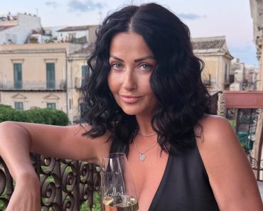 Gabriela Cristea, cu tunurile pe cei care o critică: „Noi nu suntem exponate într-o vitrină”