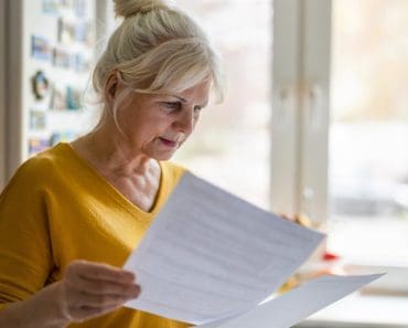 Ce se întâmplă cu pensia soțului după deces. Cât poate primi soția și cum se calculează dreptul de urmaș