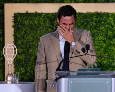 Roger Federer, în lacrimi! Ce i-a spus Mirka, soția sa, la intrarea în Hall of Fame Roger Federer, în lacrimi! Ce i-a spus Mirka, soția sa, la intrarea în Hall of Fame