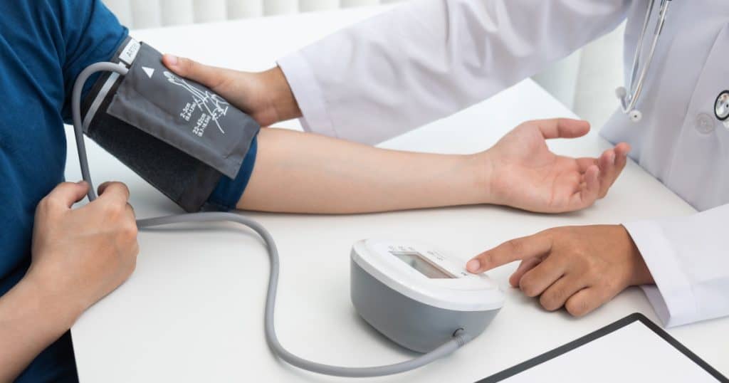 De la ce valori devine periculoasă tensiunea arterială. Alimentele recomandate de cardiolog pentru reducerea riscului de hipertensiune