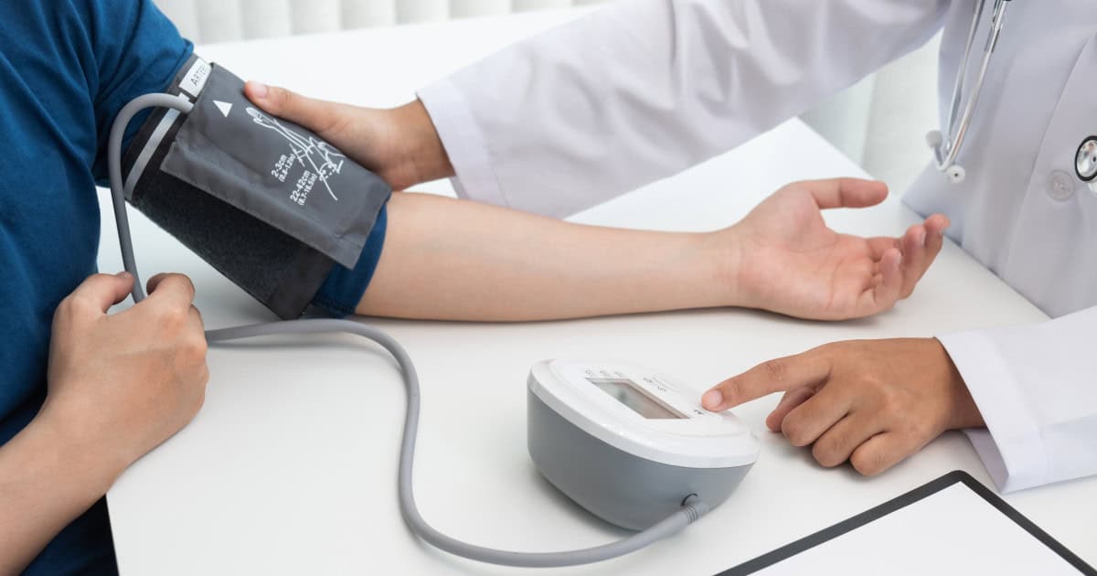 De la ce valori devine periculoasă tensiunea arterială. Alimentele recomandate de cardiolog pentru reducerea riscului de hipertensiune