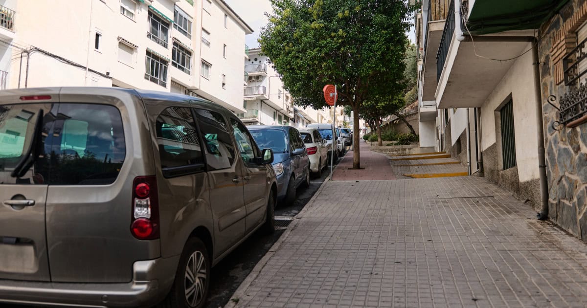 Cui aparține spațiul din fața casei sau a blocului. Cine îl poate folosi și ce amenzi riscă cei care încalcă regulile