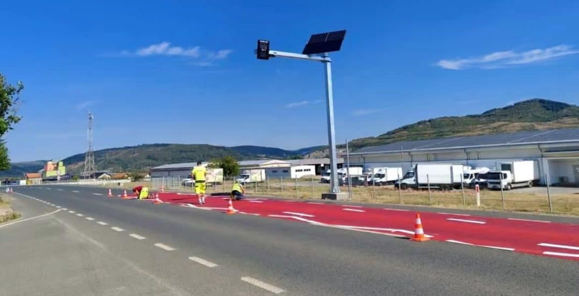 Apar „covoare roșii” pe șoselele din România! Ce trebuie să facă șoferii când ajung la ele