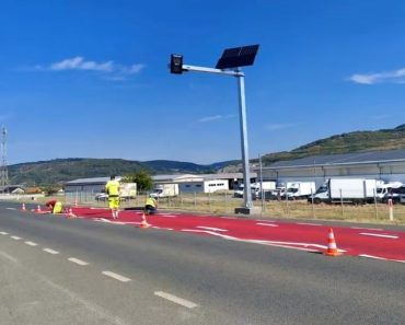 Apar „covoare roșii” pe șoselele din România! Ce trebuie să facă șoferii când ajung la ele