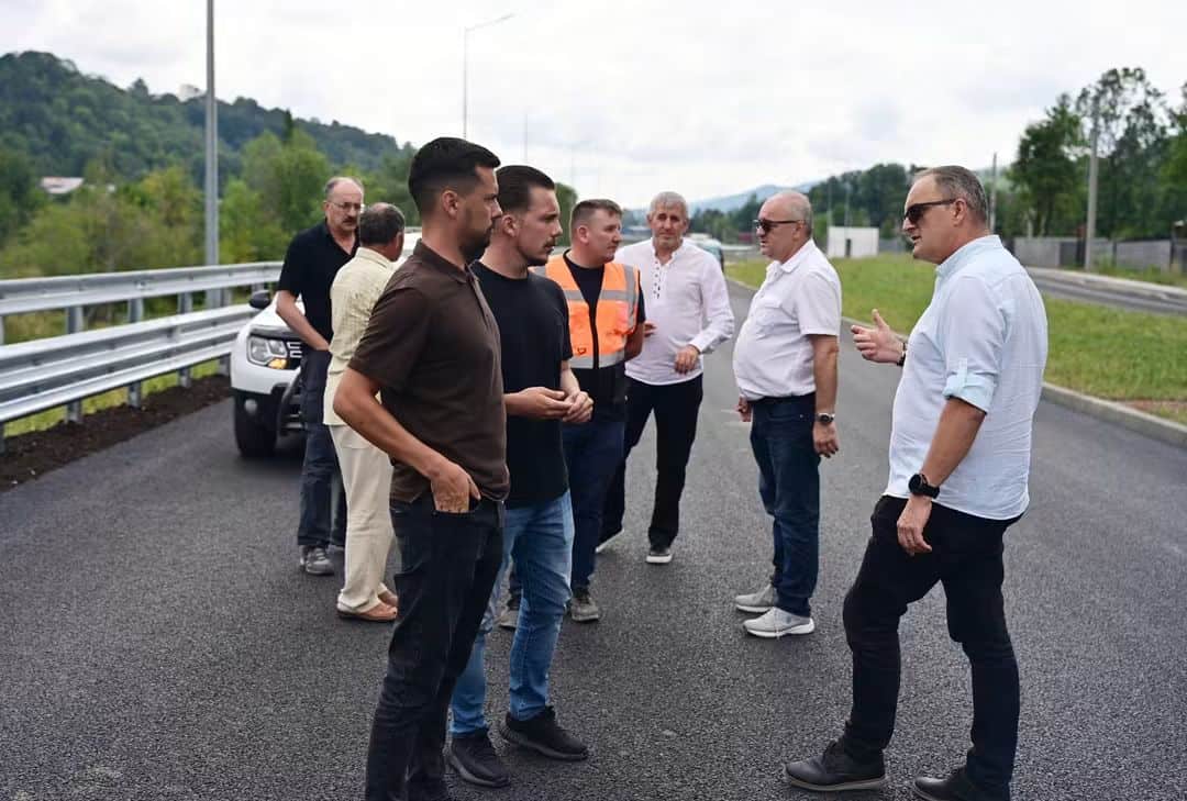 Centura Comarnic, în etapa testelor înainte de deschiderea circulației. Viaductul este verificat prin probe statice și dinamice Centura Comarnic, în etapa testelor înainte de deschiderea circulației. Viaductul este verificat prin probe statice și dinamice
