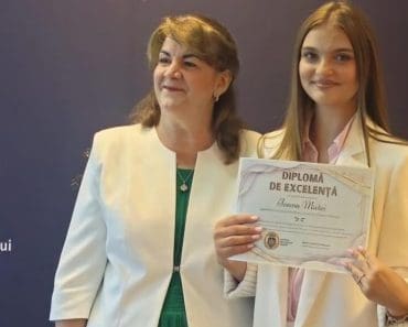 Elevii ploieșteni care au obținut 10 la BAC și Evaluarea Națională, premiați de viceprimarul Zoia Staicu