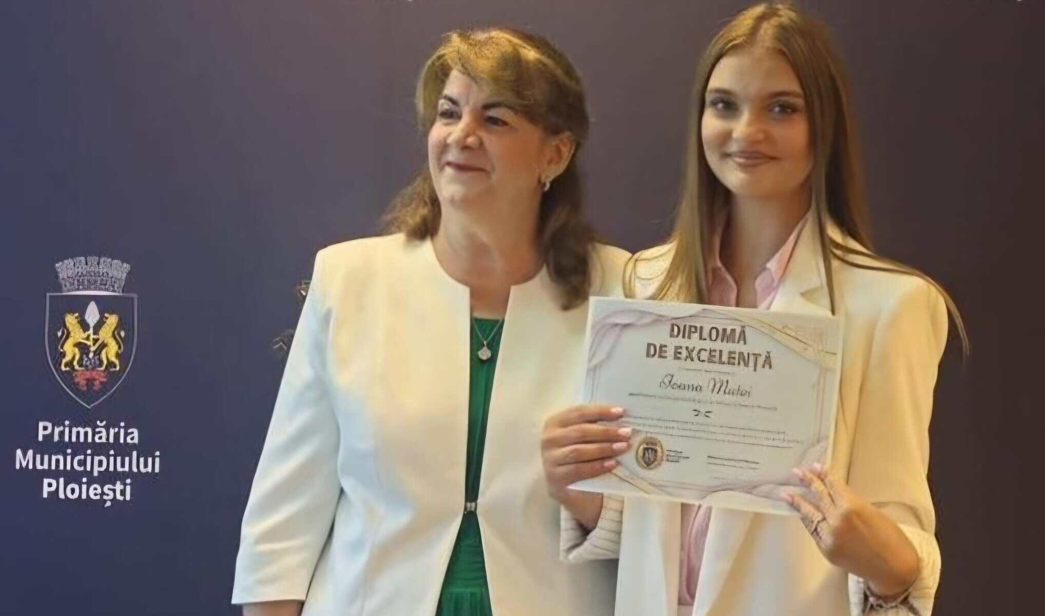 Elevii ploieșteni care au obținut 10 la BAC și Evaluarea Națională, premiați de viceprimarul Zoia Staicu Elevii ploieșteni care au obținut 10 la BAC și Evaluarea Națională, premiați de viceprimarul Zoia Staicu
