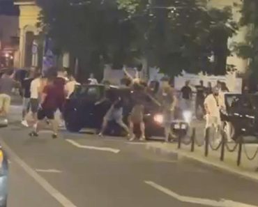 Suporteri conduși la sediul de poliție în urma unui conflict izbucnit după partida Petrolul Ploiești – Rapid București Suporteri conduși la sediul de poliție în urma unui conflict izbucnit după partida Petrolul Ploiești – Rapid București
