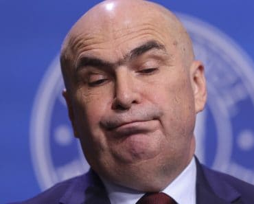 Ion Cristoiu susține că Bolojan nu-și dă demisia pentru că s-a obișnuit cu avantajele