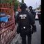 VIDEO: Doi proxeneți din Câmpina au fost săltați de mascați și arestați