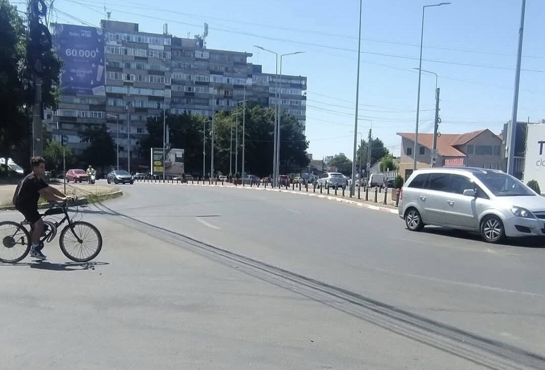 Ploieștean către Primăria Ploiești: „Traversarea la AFI este o ruletă rusească”. Bărbatul solicită refacerea marcajelor rutiere și un limitator de viteză