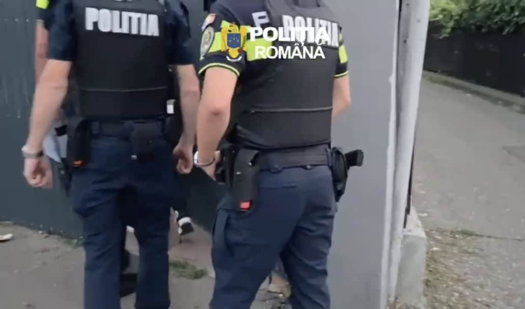 Perchezitii in Ploiesti/ Un barbat de 39 de ani a fost batut si agresat sexual, intr-un apartament din municipiu Perchezitii in Ploiesti/ Un barbat de 39 de ani a fost batut si agresat sexual, intr-un apartament din municipiu