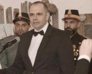 REVOLTA ADMINISTRATORULUI PUBLIC DIN PRAHOVA / Emil Drăgănescu spulberă ipocrizia USR: „Un partid de 7% ține lecții de guvernare, deși au lăsat România în haos!” REVOLTA ADMINISTRATORULUI PUBLIC DIN PRAHOVA / Emil Drăgănescu spulberă ipocrizia USR: „Un partid de 7% ține lecții de guvernare, deși au lăsat România în haos!”
