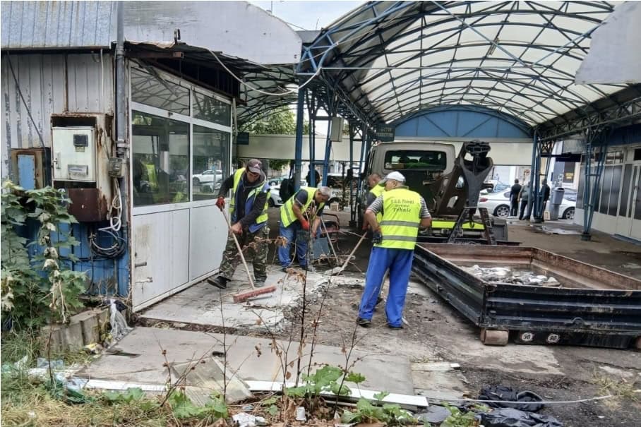 SGU Ploiești demolează toate gheretele din zona Gării de Sud din Ploiești SGU Ploiești demolează toate gheretele din zona Gării de Sud din Ploiești