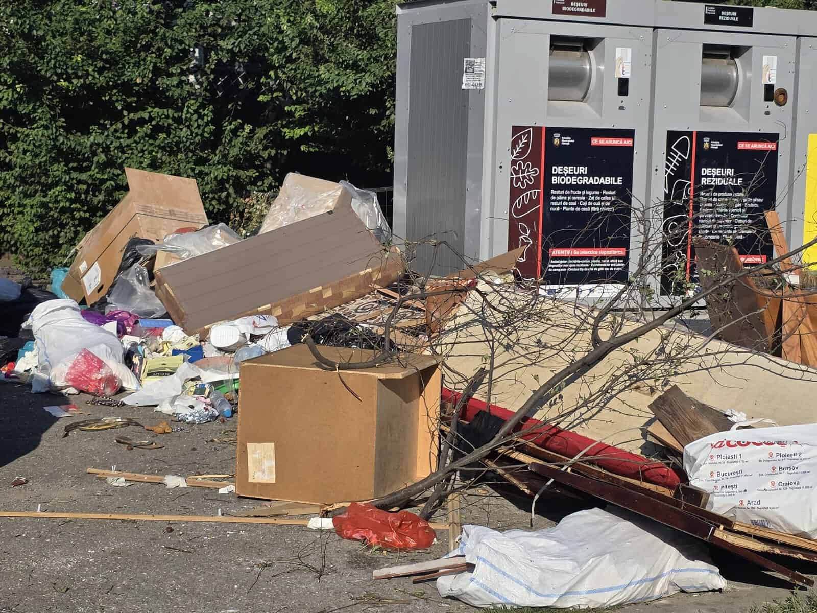 Peisaj apocaliptic la Ploiești. Strada Păstorilor: Gunoaie fermentate la soare, muscărie, focar de infecție!