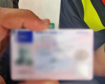 Bărbat din Prahova prins cu permis de conducere fals, în timp ce circula pe DJ 102, în Dumbrăvești Bărbat din Prahova prins cu permis de conducere fals, în timp ce circula pe DJ 102, în Dumbrăvești