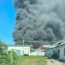 Incendiu violent la un depozit de deșeuri din Băicoi. Intervine și o autospecială cu roboți de la ISU București