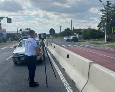 Un șofer de 85 de ani a dat peste o fată pe trecere, în Valea Călugărească