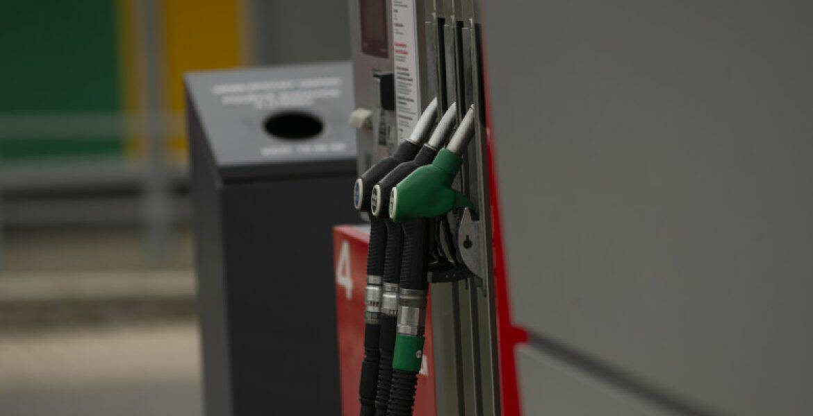 Prețurile la carburanți, sub lupa ANPC. Sancțiuni dure pentru benzinăriile care cresc tarifele după ora 12:00: „Au fost multe nereguli”