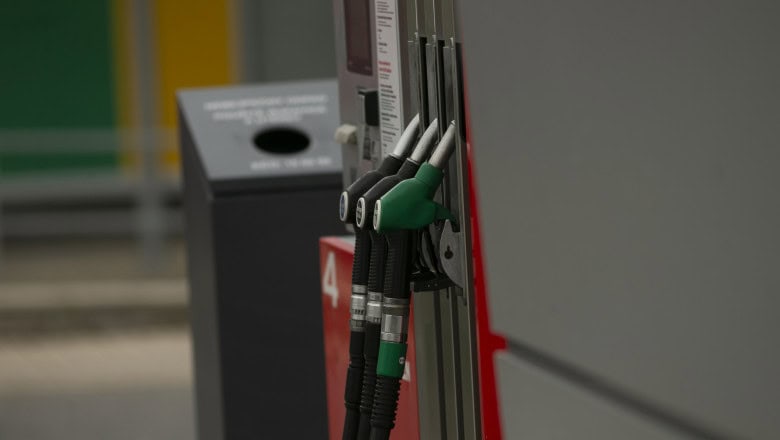 Prețurile la carburanți, sub lupa ANPC. Sancțiuni dure pentru benzinăriile care cresc tarifele după ora 12:00: „Au fost multe nereguli”