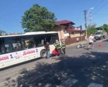 VIDEO: Autobuz TCE Ploiești implicat într-un accident cu o motocicletă VIDEO: Autobuz TCE Ploiești implicat într-un accident cu o motocicletă