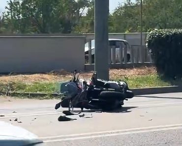 VIDEO: Un băiat de 18 ani pe scuter, lovit de mașină în cartierul Albert Ploiești VIDEO: Un băiat de 18 ani pe scuter, lovit de mașină în cartierul Albert Ploiești