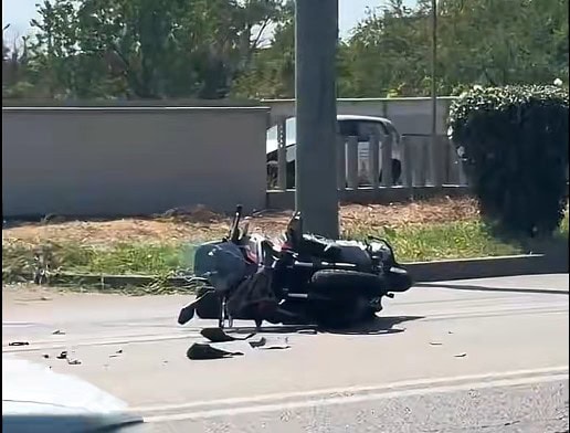 VIDEO: Un băiat de 18 ani pe scuter, lovit de mașină în cartierul Albert Ploiești