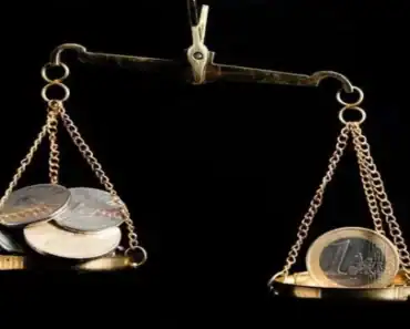 Euro crește în raport cu leul