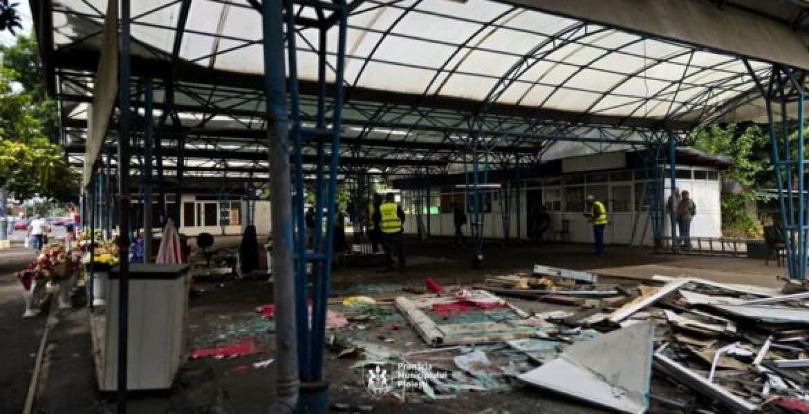 Scandal la demolarea chioșcurilor din zona Vării de Sud. Comercianții au încercat să oprească acțiunea SGU