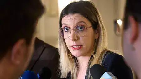 Diana Buzoianu: „Nu mai avem ce face. Urșii care intră în localități trebuie împușcați!”. Soluții ZERO pentru întreținerea habitatului natural Diana Buzoianu: „Nu mai avem ce face. Urșii care intră în localități trebuie împușcați!”. Soluții ZERO pentru întreținerea habitatului natural