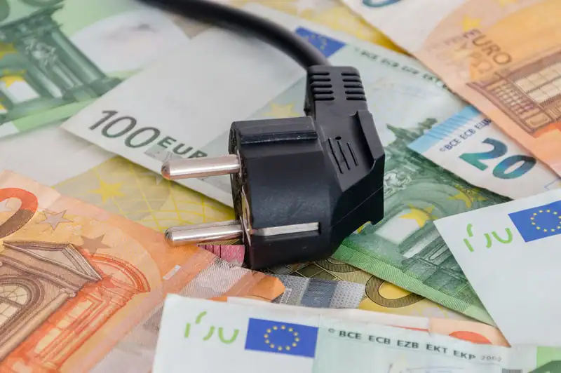 Fonduri europene 2026: S-a anunțat perioada de înscrieri la granturile de max. 15 milioane EUR pentru firmele românești care investesc în stocarea energiei electrice
