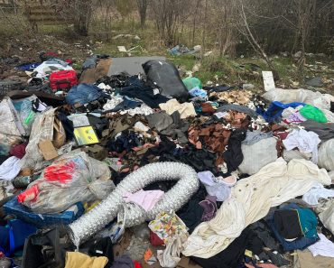 Poliția Locală Ploiești solicită sprijinul cetățenilor pentru identificarea persoanelor care aruncă ilegal gunoaie pe domeniul public Poliția Locală Ploiești solicită sprijinul cetățenilor pentru identificarea persoanelor care aruncă ilegal gunoaie pe domeniul public