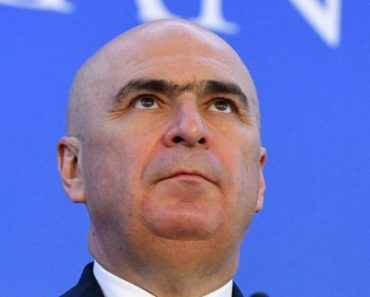 Cum face Bolojan economie la curent: „Ajung târziu, nu mai e timp de becuri aprinse” / „Sistemul de aer condiționat nu funcționează la mine” Cum face Bolojan economie la curent: „Ajung târziu, nu mai e timp de becuri aprinse” / „Sistemul de aer condiționat nu funcționează la mine”