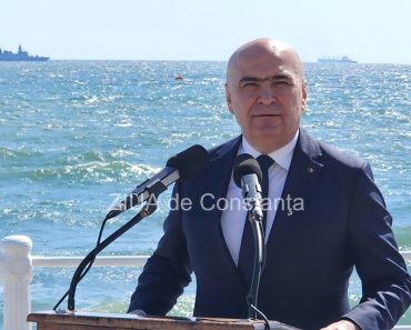 Ilie Bolojan, huiduit la Ziua Marinei Române, la Constanța. „Dumnezeu să aibă în pază România!”