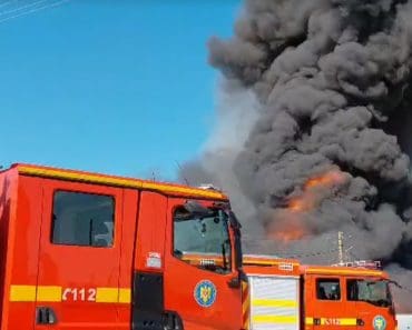 UPDATE VIDEO: Imagini de la incendiul din Băcoi. Arde un depozit de deșeuri din mase plastice UPDATE VIDEO: Imagini de la incendiul din Băcoi. Arde un depozit de deșeuri din mase plastice