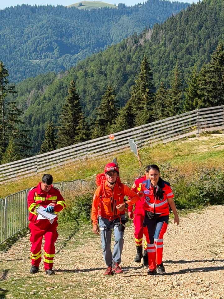 Prahova: Munții Bucegi – intervenție pentru salvarea a patru persoane din zona Crestei Morarului Prahova: Munții Bucegi – intervenție pentru salvarea a patru persoane din zona Crestei Morarului