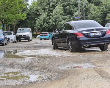 Spitalul Județean Ploiești cere de ani buni o soluție pentru parcări. Terenul viran este al Primăriei Ploiești Spitalul Județean Ploiești cere de ani buni o soluție pentru parcări. Terenul viran este al Primăriei Ploiești