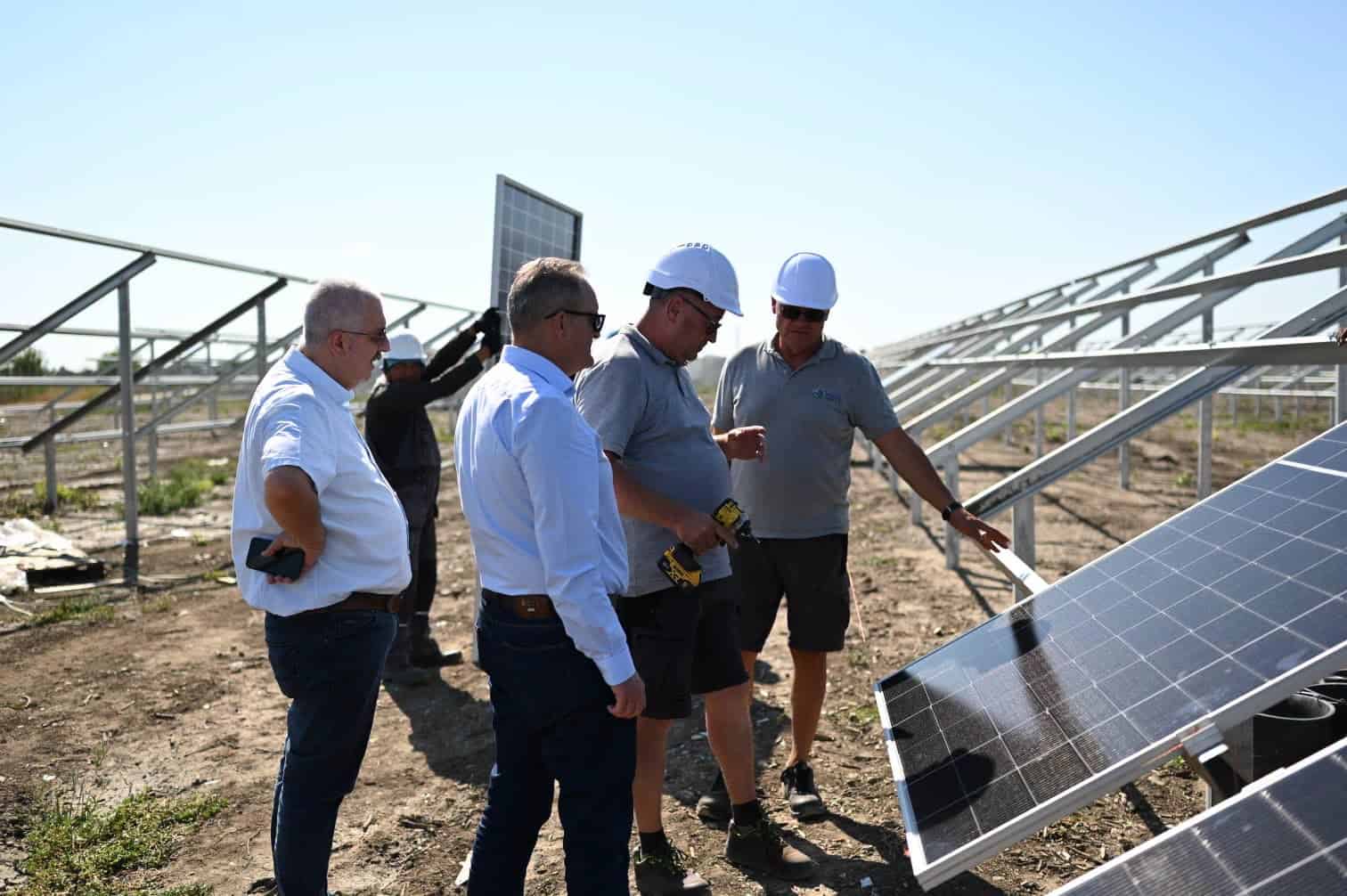 Parcurile fotovoltaice de la Bărcănești în cifre: Puterea cumulată și valoarea investiției